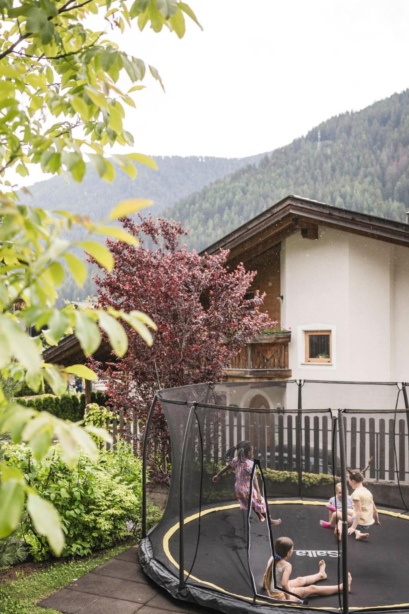 Familienhotel Viktoria Ulten Buitenkant foto
