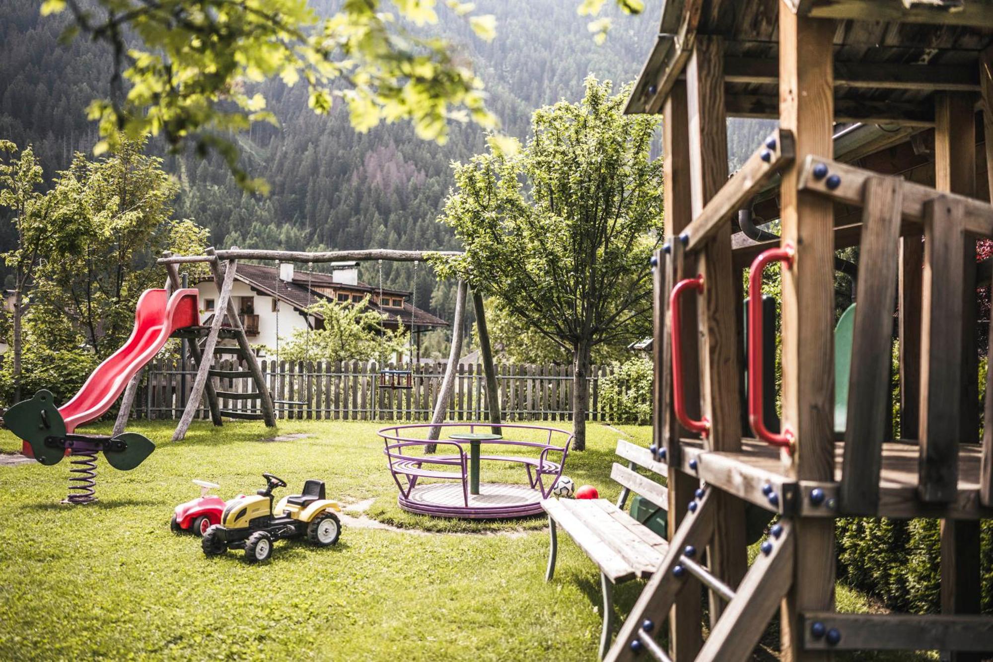 Familienhotel Viktoria Ulten Buitenkant foto
