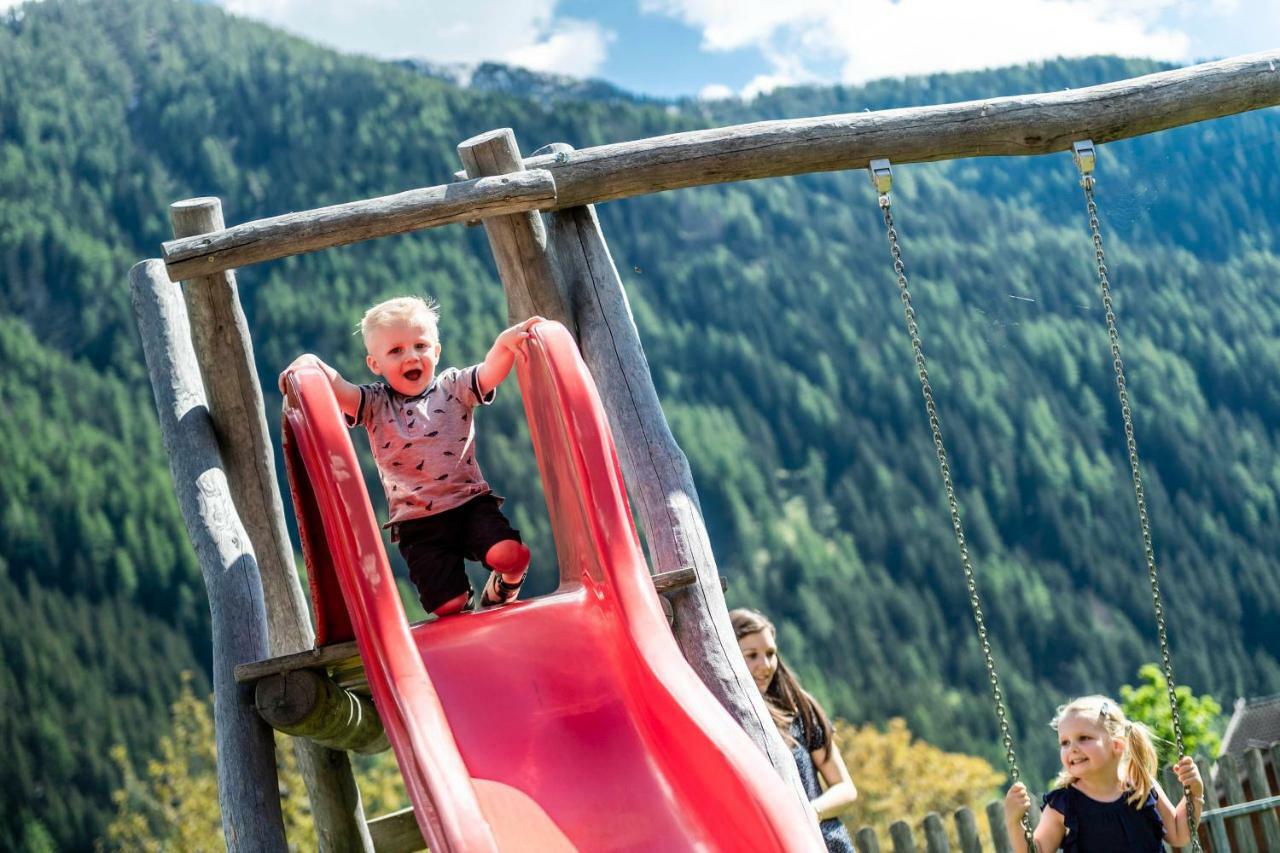 Familienhotel Viktoria Ulten Buitenkant foto